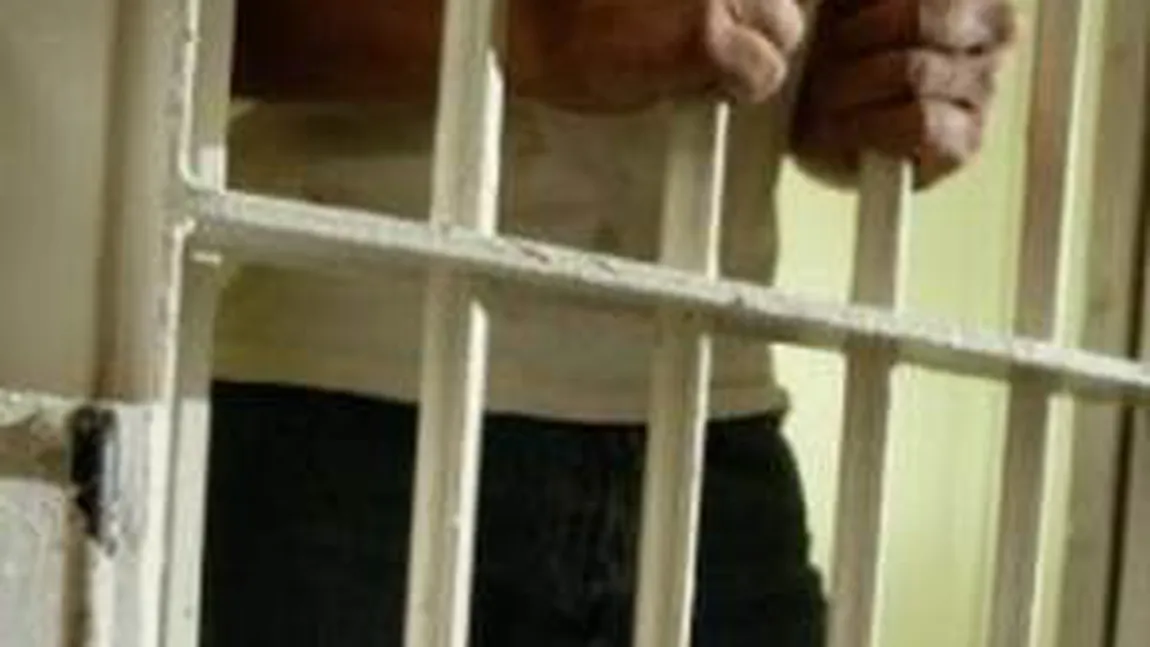 Un adolescent acuzat că a întreţinut relaţii sexuale cu un băiat de şapte ani, arestat