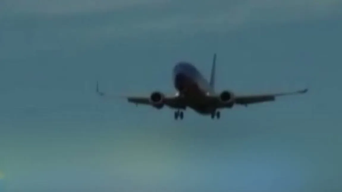 PANICĂ la bordul unui avion după ce pilotul a spus că aeronava se va prăbuşi VIDEO