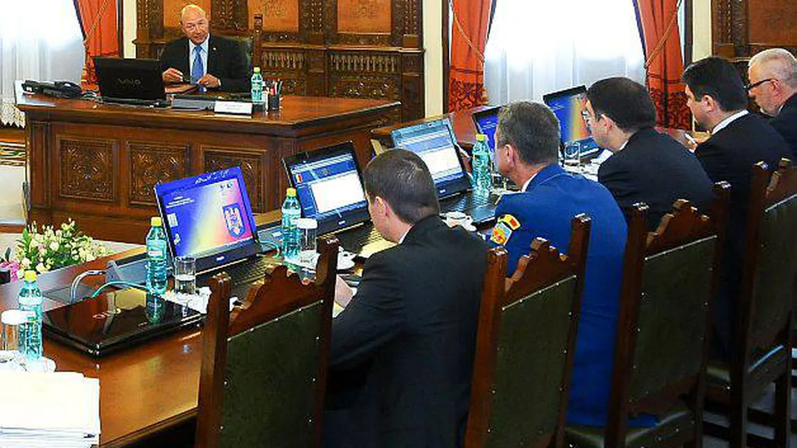 Traian Băsescu a convocat o şedinţă CSAT pentru marţi. Premierul Ponta nu participă