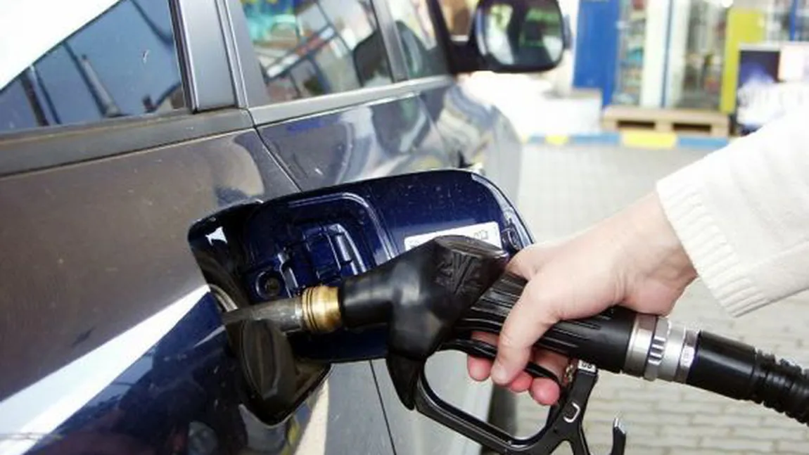 Băsescu: Acciza suplimentară la carburant nu trebuie introdusă. S-a scumpit din ianuarie. Preţul va mai creşte
