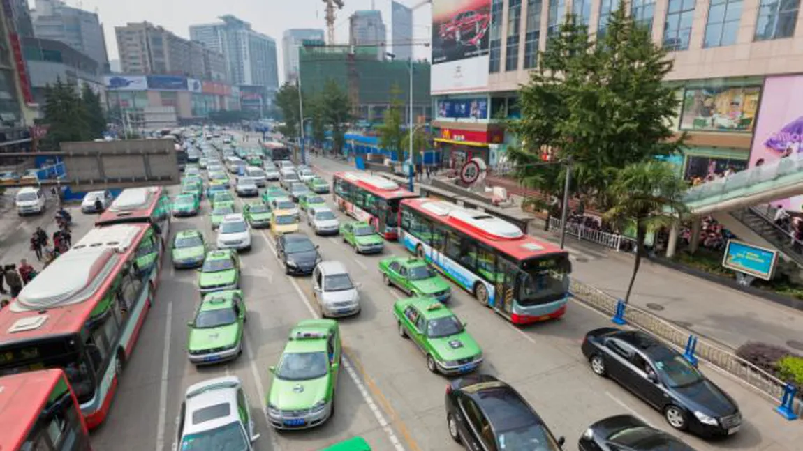 Un elev din China s-a aruncat de la etajul 30 la ordinul profesorului său FOTO