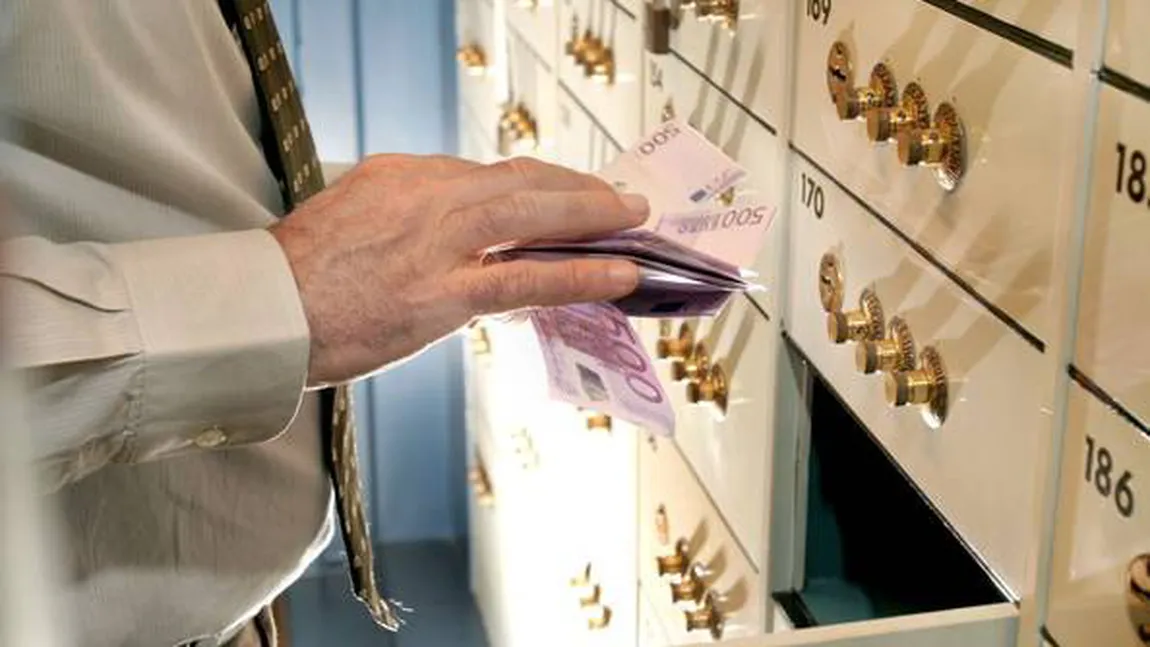 12 argeşeni au făcut plângere la Poliţie că le-au dispărut bunurile din cutiile de valori de la bancă