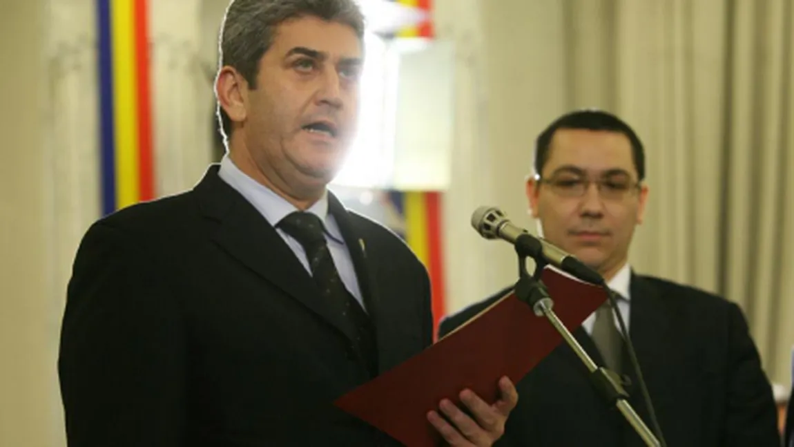 Gabriel Oprea, delegat de premierul Victor Ponta să participe la şedinţa CSAT