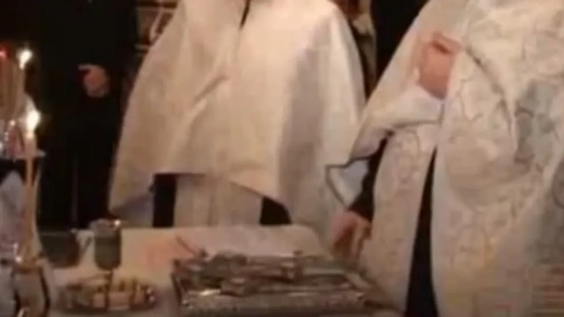 În biserică vorbeşte despre dragoste şi blândeţe, acasă este o adevărată fiară.Vezi de ce este acuzat un preot