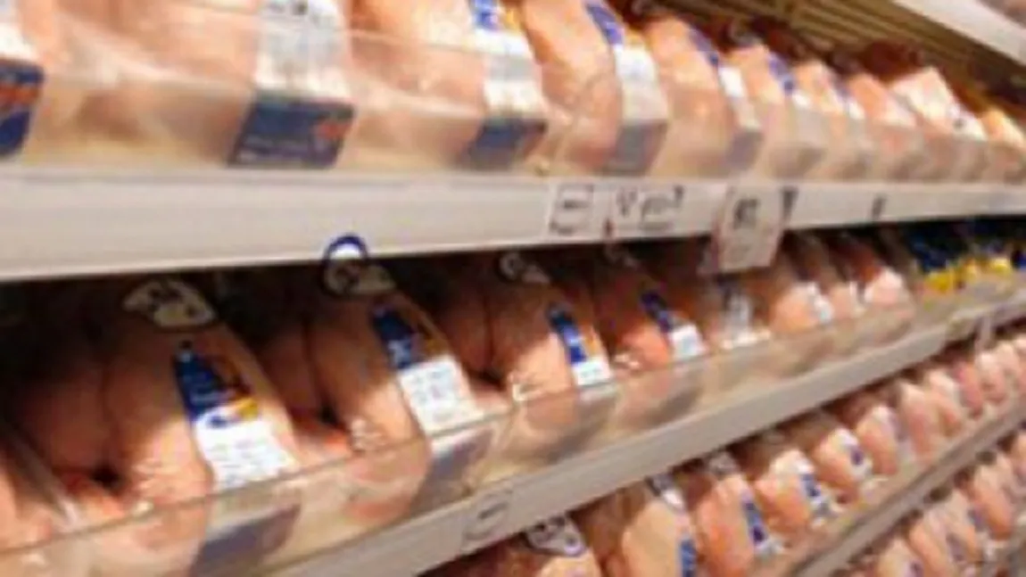 Ce conţine în realitate carnea de pui din supermarketuri. PE CE dai peste o treime din bani