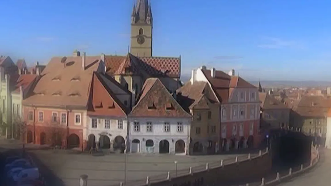 E cald ca primăvara, dar la Sibiu se fac deja pregătiri de Crăciun VIDEO