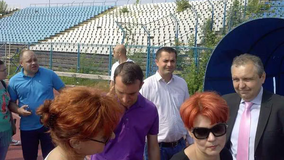 Scandalul pe stadionul Craiovei ajunge la CSM. Un judecător cere să fie apărat împotriva Olguţei