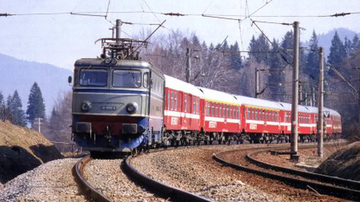 Proiectil pe calea ferată, în Prahova. Un tren de călători a fost oprit