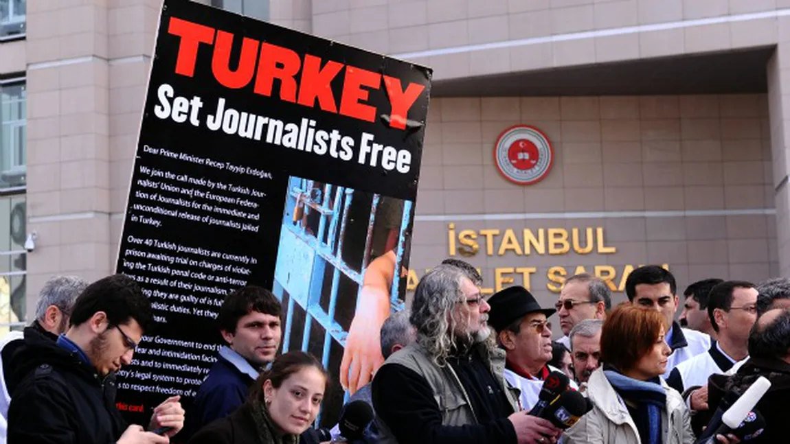 Şase JURNALIŞTI turci, condamnaţi la ÎNCHISOARE PE VIAŢĂ pentru apartenenţă la un partid interzis