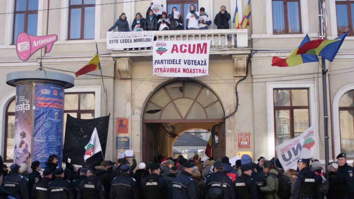Sediul PDL Cluj a fost ocupat de protestatari care se opun prevederilor Legii minelor FOTO