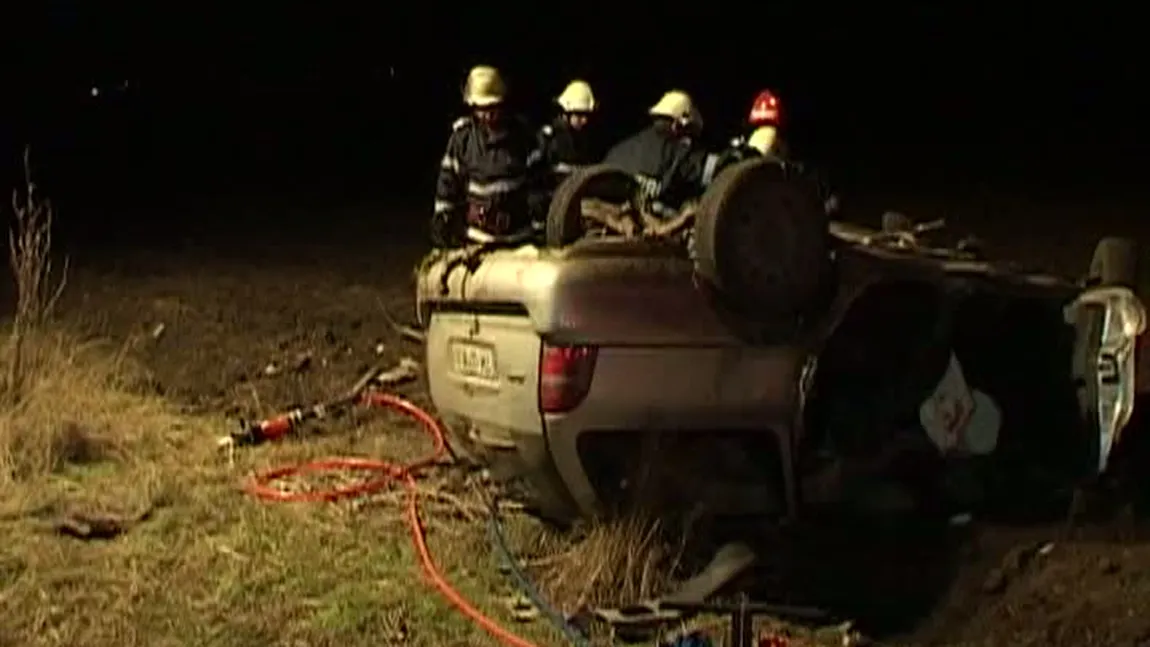 Accident GRAV în Timiş. Două persoane au murit după ce au intrat cu maşina într-un stâlp VIDEO