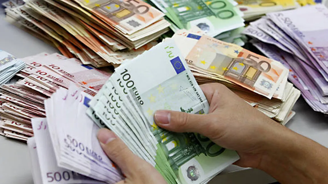 TOP SALARII: Un român câştigă 125.000 de euro pe lună