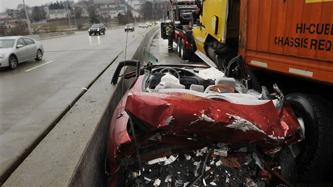 GHEAŢA a provocat un CARAMBOL în Massachusetts. Zeci de vehicule s-au ciocnit pe autostradă VIDEO
