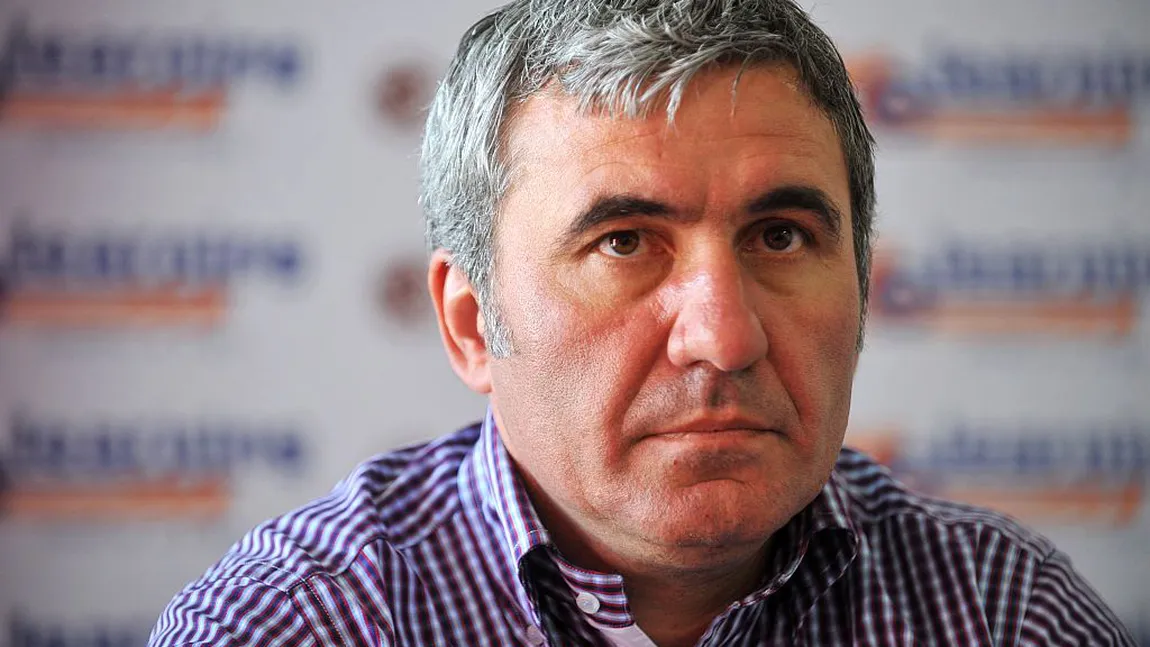 Familia Hagi, o prezenţă rară în lumea mondenă. Fotbalistul are doi copii frumoşi şi o soţie superbă FOTO