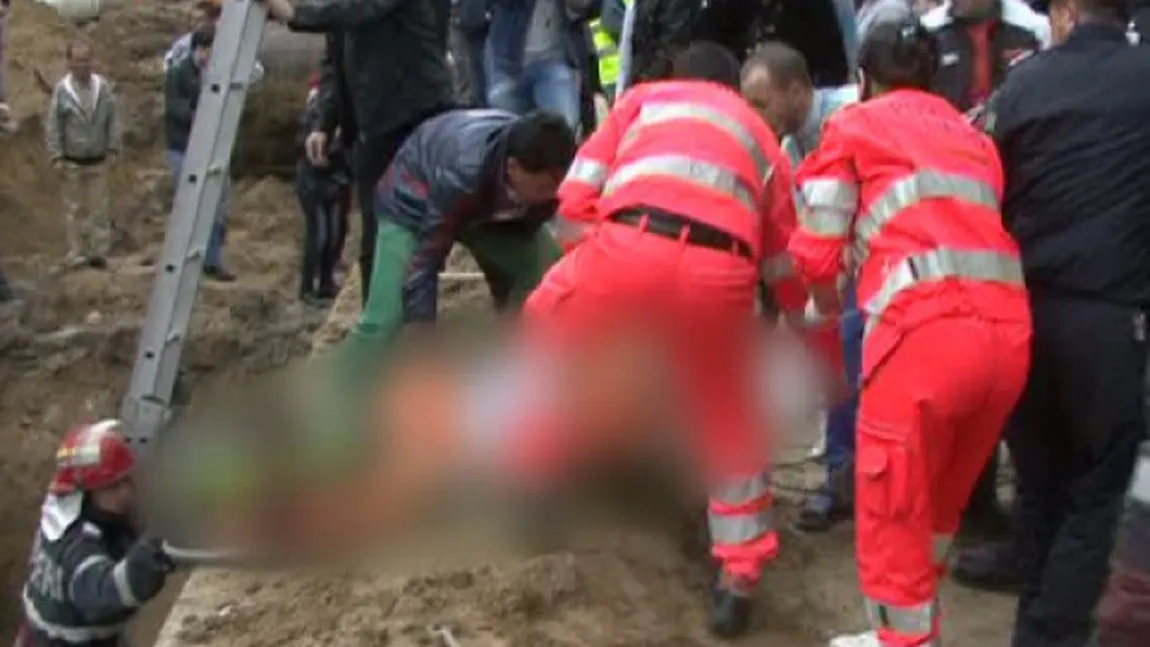 Hoţii prinşi sub un mal de pământ la Coteana au fost găsiţi morţi