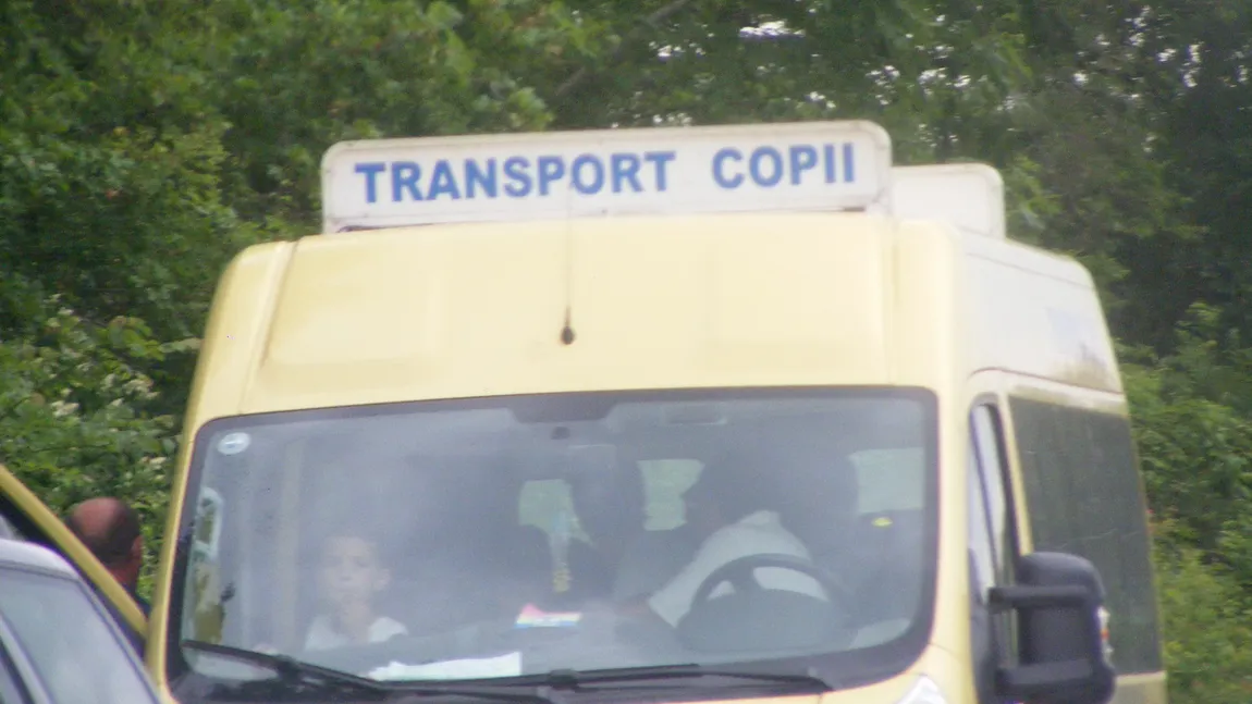 Microbuze şcolare, folosite de PNL pentru transport la un bal. ISJ Mureş cere anchetă