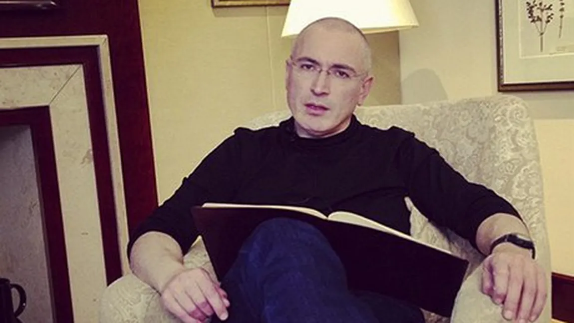 Lui Hodorkovski nu i s-a dat posibilitatea să rămână în Rusia. Se simte în EXIL FORTAT şi evită politica