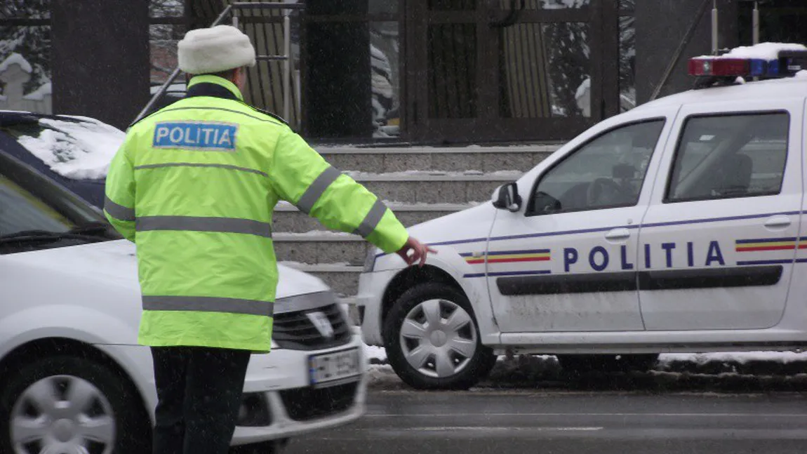 Doi poliţişti braşoveni, trimişi în judecată pentru luare de mită