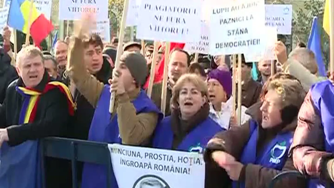 Protest în Capitală. Susţinătorii lui Traian Băsescu, nemulţumiţi de modificările la Codul Penal VIDEO