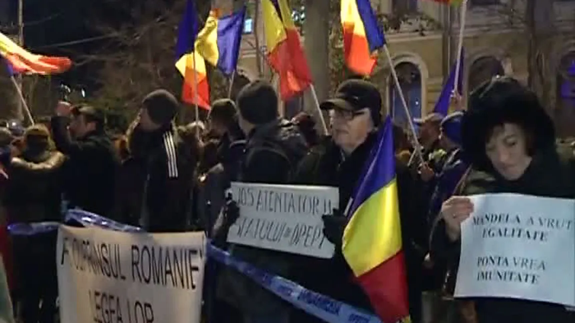 Protest în Capitală. Oamenii sunt nemulţumiţi de modificările aduse Codului penal VIDEO