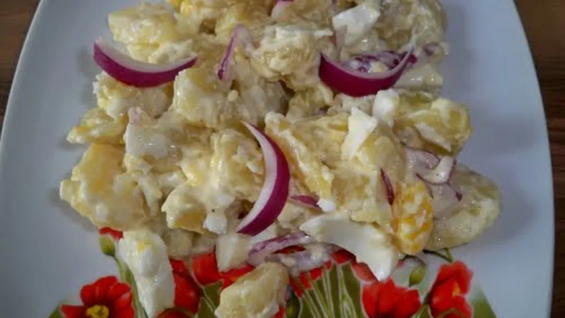 REŢETA ZILEI de post: Salată de cartofi cu ceapă şi maioneză