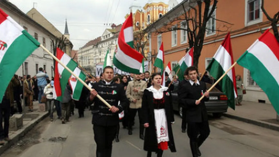 Imnul Ungariei a fost cântat în faţa Prefecturii din Sfântu Gheorghe de circa 150 de persoane