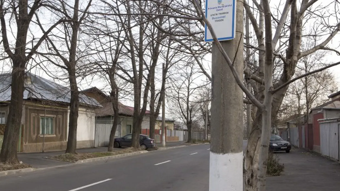 Staţie de tramvai pe o strada fără tramvai în Galaţi