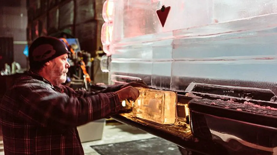 Au folosit CINCI TONE de gheaţă pentru a construi un CAMION: Maşina este funcţională  VIDEO