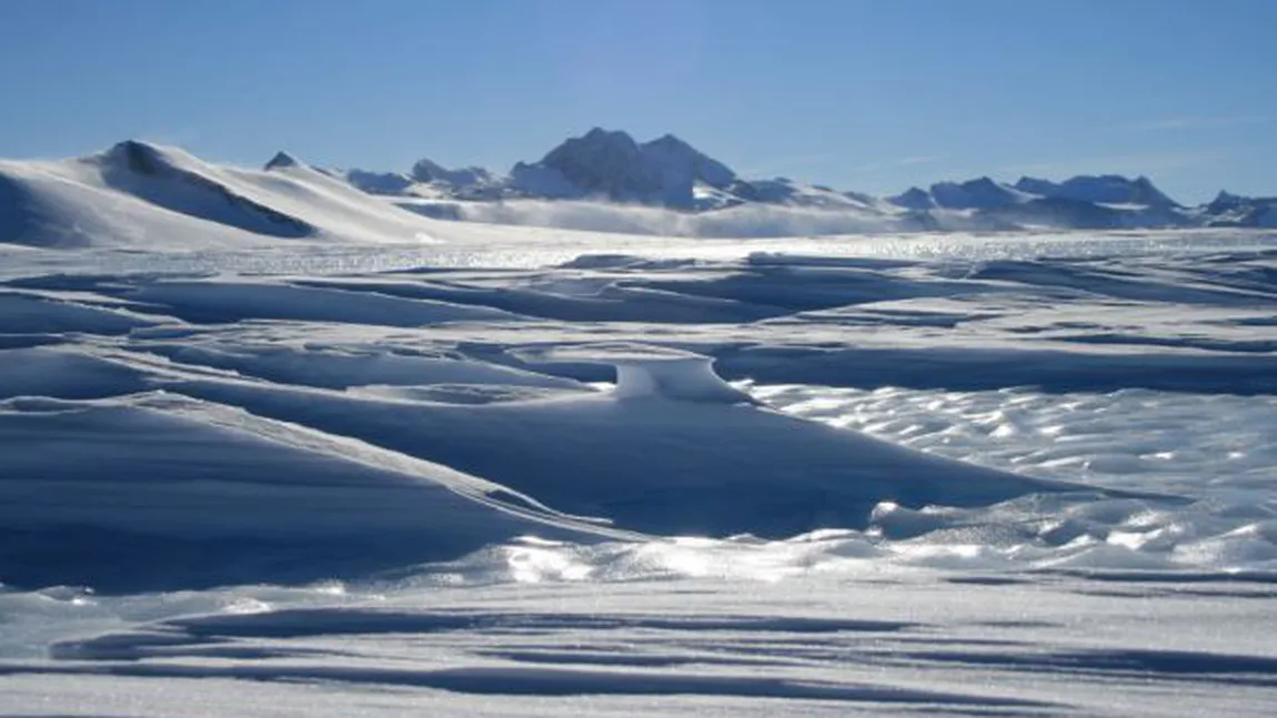 O depresiune gigantică, mai adâncă decât Marele Canion, descoperită sub gheţurile Antarcticii