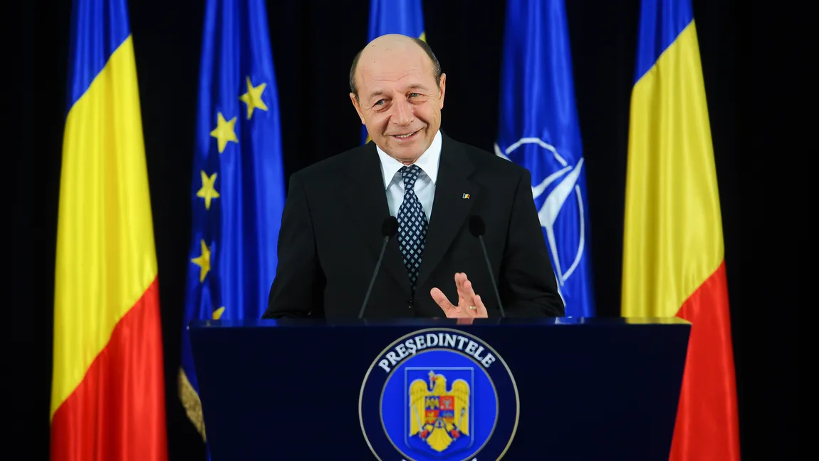 Băsescu: România susţine fără rezerve iniţiativa de pace a secretarului de stat John Kerry