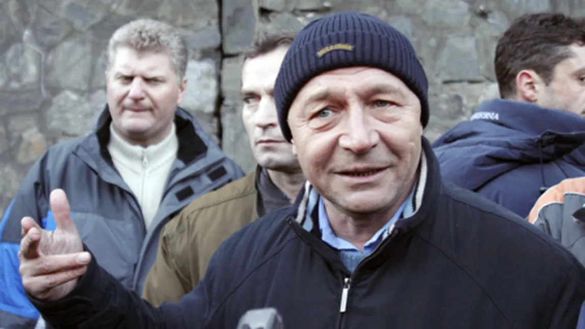 Traian Băsescu, nemulţumit de prestaţia autorităţilor locale la deszăpezire