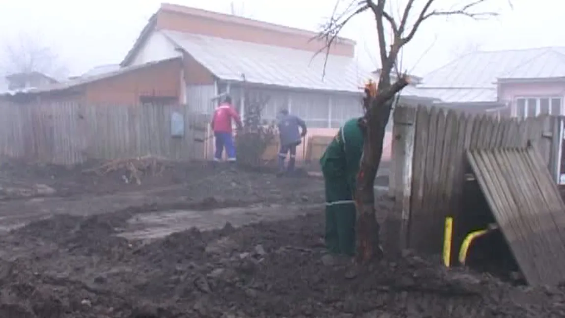 Dezastru în Turceni: Casele sunt îngropate în tone de cenuşă VIDEO