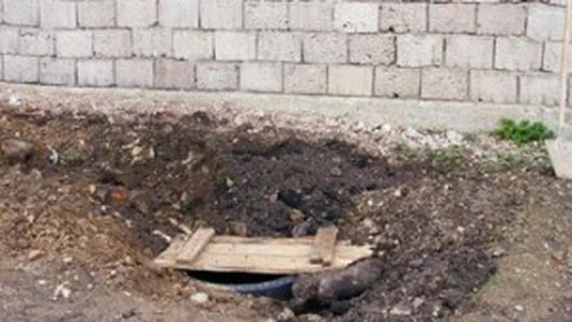 Tragedie în Hunedoara. Un copil de şase ani a murit înecat într-o fosă septică