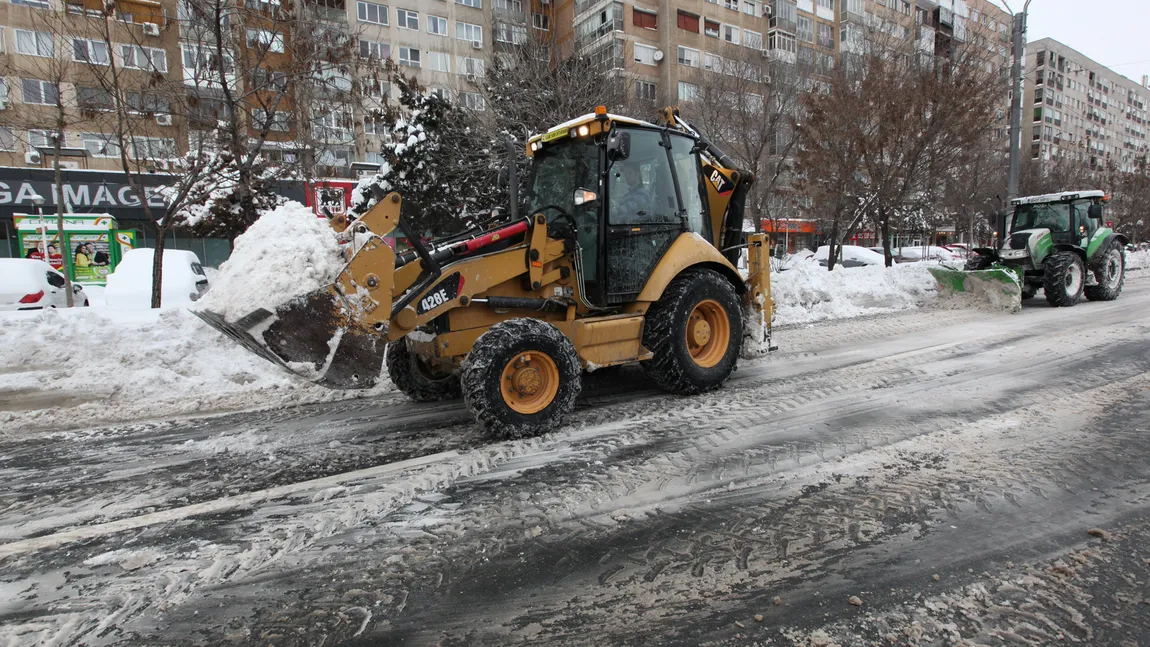 Sondaj CSCI: Trei din cinci români sunt mulţumiţi de activitatea guvernului la deszăpezire