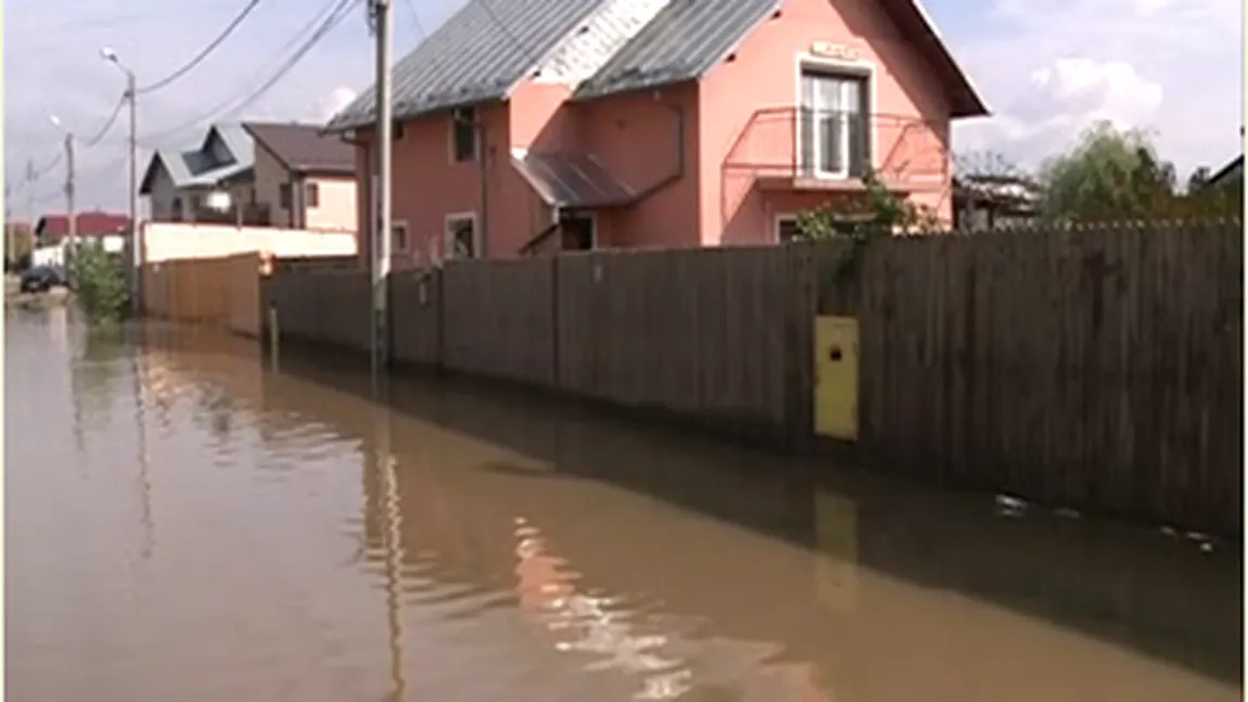 Sătenii din zonele cu risc ridicat de inundaţii, alertaţi prin SMS înainte de viitură