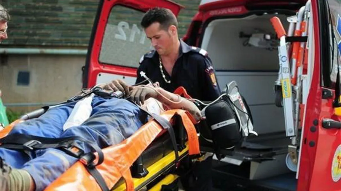 ACCIDENT GRAV în Braşov. 11 persoane, la spital, după ce un microbuz s-a răsturnat