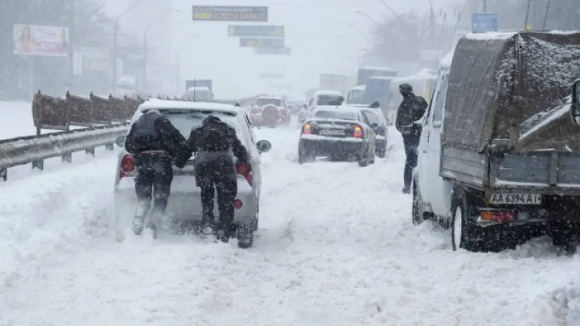 COD GALBEN de NINSORI, polei şi vânt în zece judeţe din ţară