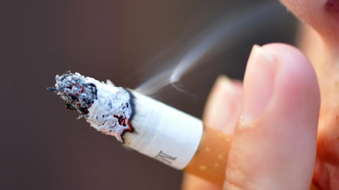 ŞOCANT: Imaginea a două FEMEI GEMENE care te va face să renunţi la ţigări. Una dintre ele a fumat 16 ani