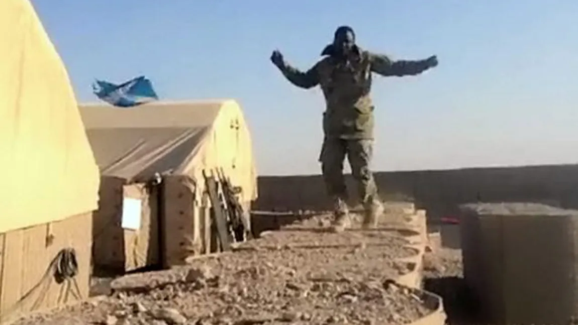 VEDETE PE INTERNET: Soldaţii britanici din Afganistan dansează pe melodia 