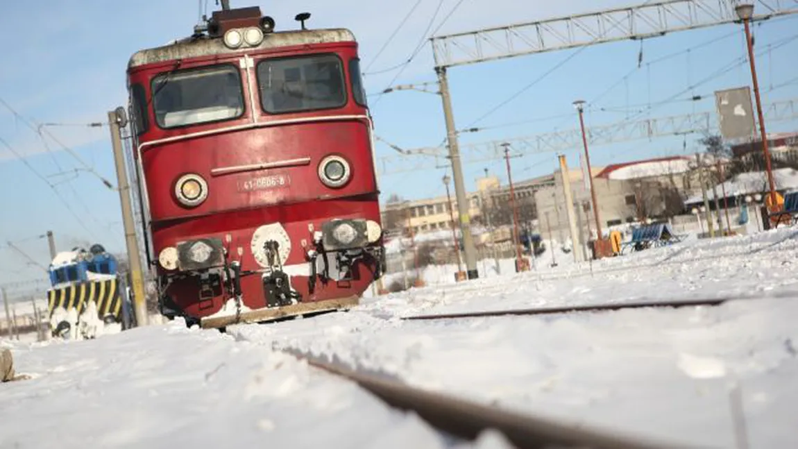 Traficul feroviar, blocat de vremea rea: O linie ferată închisă, peste 200 de trenuri anulate