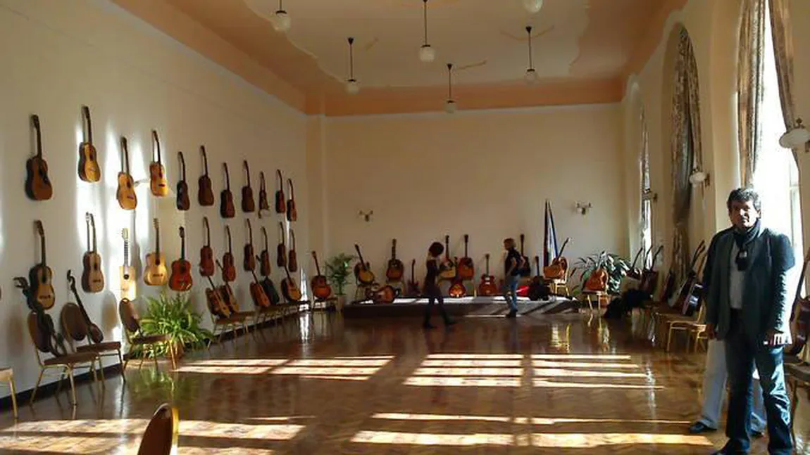 Primul muzeu al chitarelor din România, inaugurat anul acesta