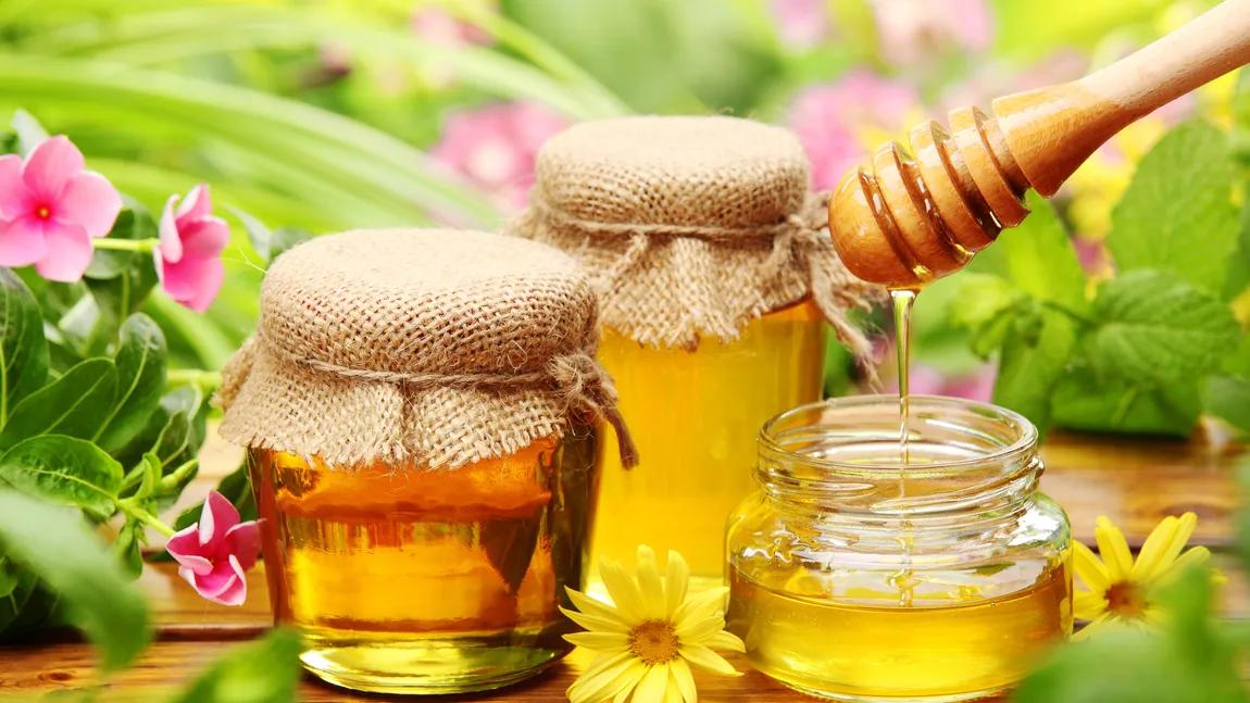Mierea, delicioasă şi sănătoasă: Moduri în care îţi face bine