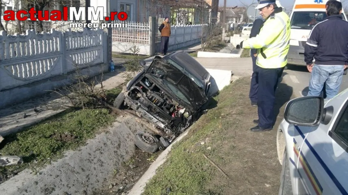 Un italian s-a izbit cu maşina de un pod, în Maramureş. Patru persoane rănite, între care şi doi copii VIDEO