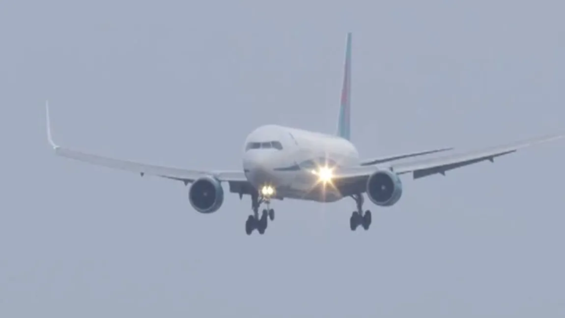 Aterizare SPECTACULOASĂ cu un Boeing 767 în condiţii meteo EXTREME - VIDEO