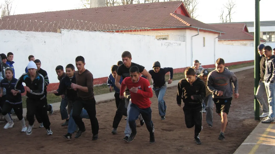 Sute de INFRACTORI minori, lăsaţi NESUPRAVEGHEAŢI în centrele de reeducare