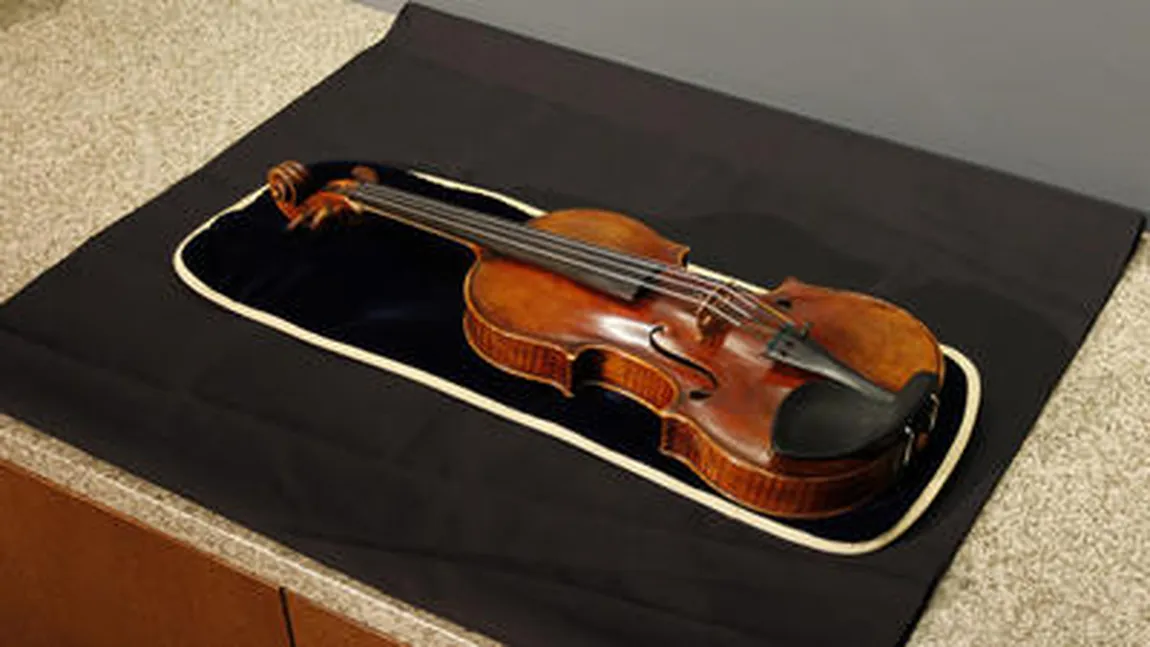 Vioara Stradivarius veche de 300 de ani, descoperită în podul unei case după ce a fost furată VIDEO