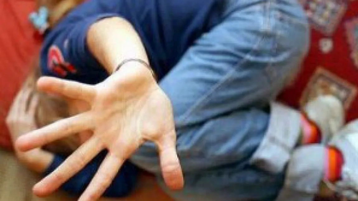 Plângere penală împotriva dascălilor de la o şcoală specială, pentru agresarea unui copil cu Sindrom Down