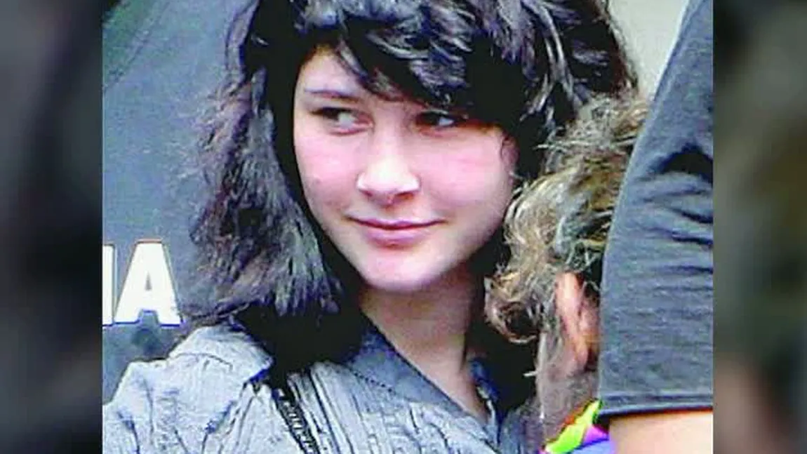 Eleva care ŞI-A UCIS MAMA cu un TOPOR, concediată de două ori de la locul de muncă