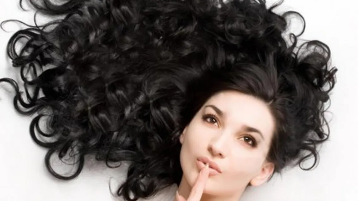 Tratamentul MINUNE care face ca părul să se regenereze şi îndesească