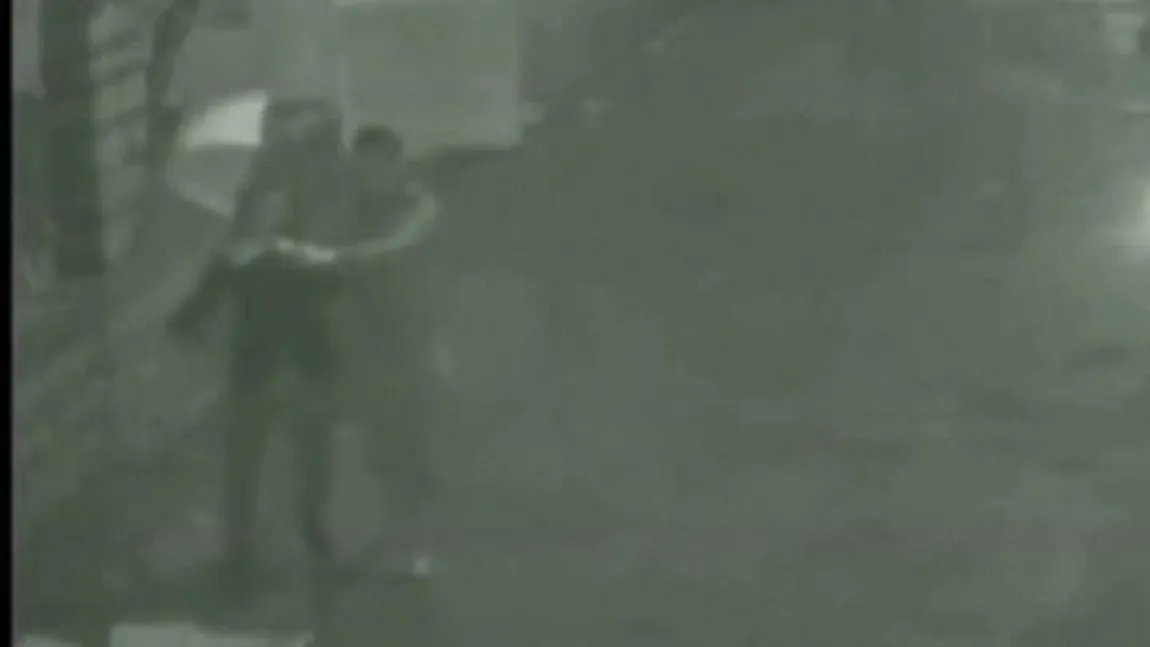 Imagini şocante în China: Un bărbat şi-a aruncat iubita într-un canal VIDEO